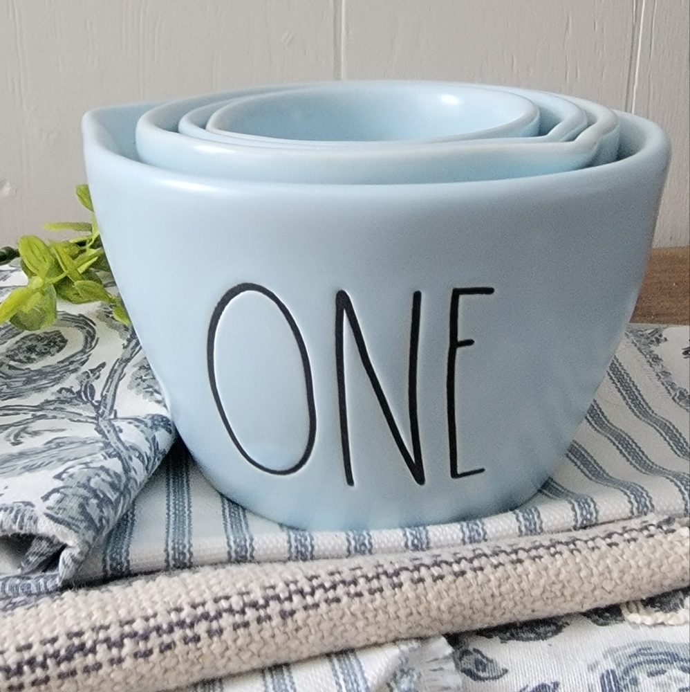 Rae dunn blue measuring cups